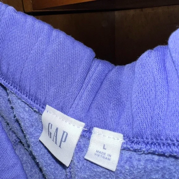 GAP Sweatsuit Jogger Set
Crop sweat top is XL
Sweat pants are size L - Picture 3 of 8